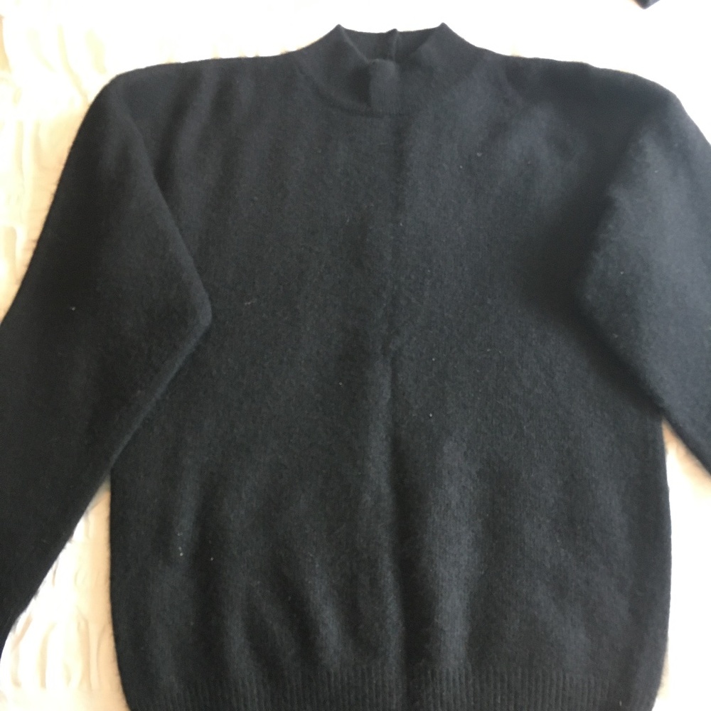 Neiman Marcus 100% Cashmere Sweater